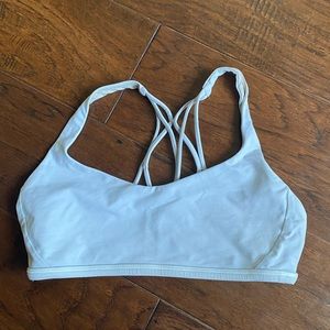 White lululemon sports bra